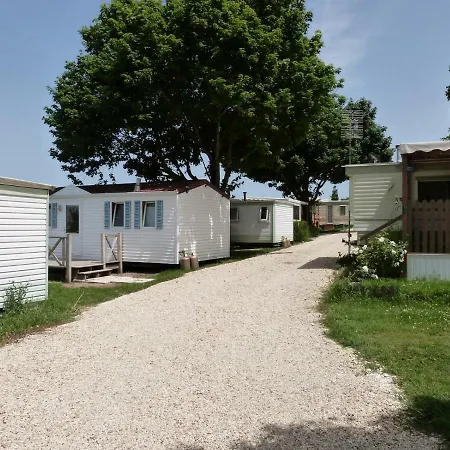 Camping Le Bellevue Proche De Royan Barzan